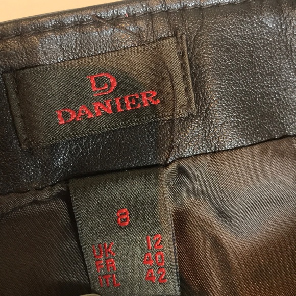 Danier vintage leather skirt, size 8. - Picture 7 of 8